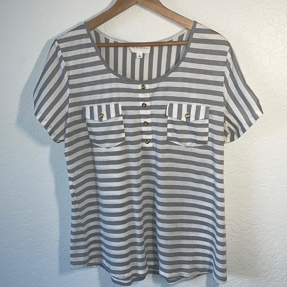 * Women’s (L) casual dress shirt